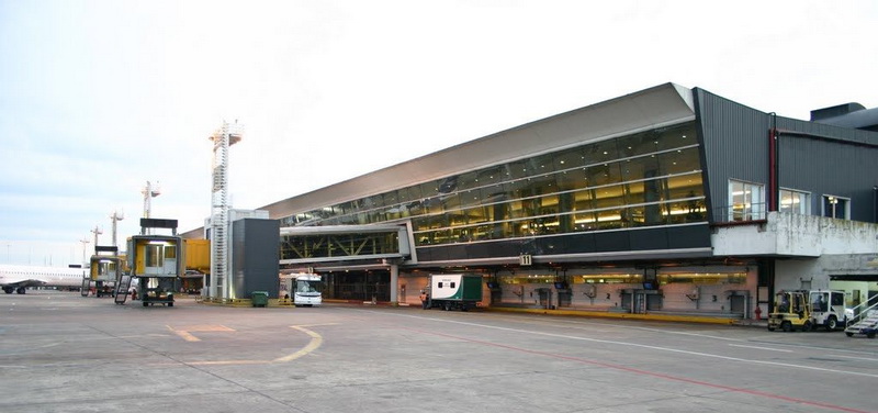 Аэропорт имени Хорхе Ньюбери. Фото.